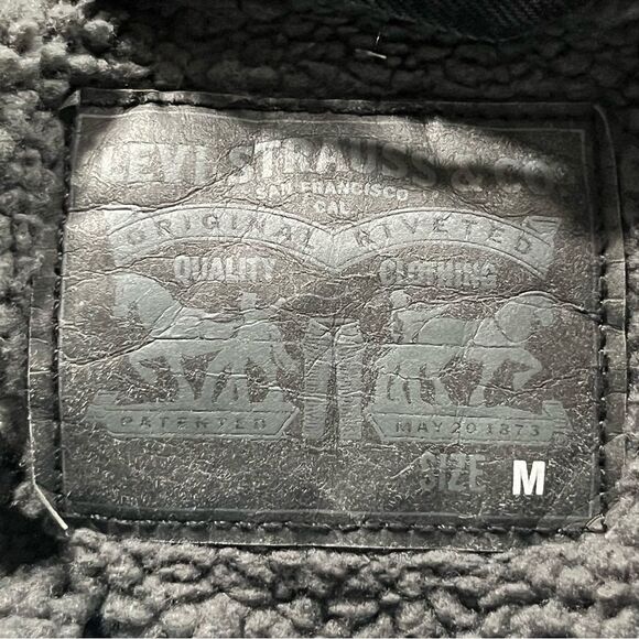 Levi's Denim Jacket Sherpa Lining and Collar Size Medium Black Wash - Picture 5 of 7